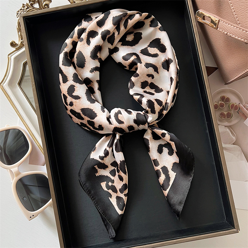 70cm 스퀘어 럭셔리 레오파드 프린트 실크 스카프 숙 - Silk Scarf Square 리뷰 및 가격